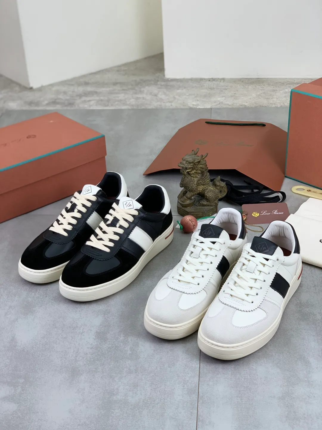 Men's men's shoes 💰P560 New style 💰High quality The latest casual shoes Loro Piana 💯Top grade💯Buy the original copy💯 Founded the existing Loro Piana company on April 24, 1924. It is now the sixth generation of family business, providing top quality products to customers who are discerning in taste and quality. Imported original fly woven fabric with cowhide fabric, plain calfskin lining. Hand-sewn thread with cowhide feet. Original packaging. Number of yards: 38-44 (customized for 45 and 46). 2️⃣ colors available.